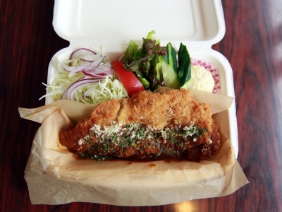 ポークカツランチ（ごはん・お汁付き）　880円（税込）