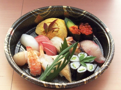 盛り合わせ寿司 特上1人前　2,376円（税込）