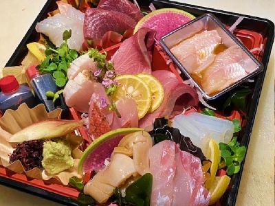 刺身盛り合わせ （写真は2人前）　3,240円（税込）
