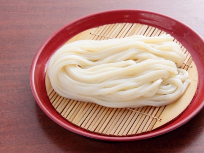 ざるうどん　小380円　並480円　大580円（すべて税込）