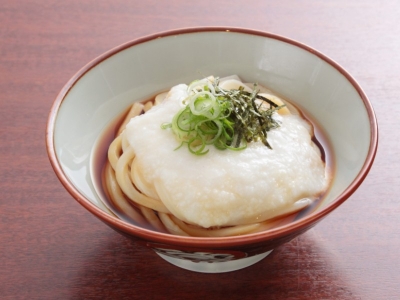 山芋ぶっかけうどん　小440円　並540円　大640円（すべて税込）