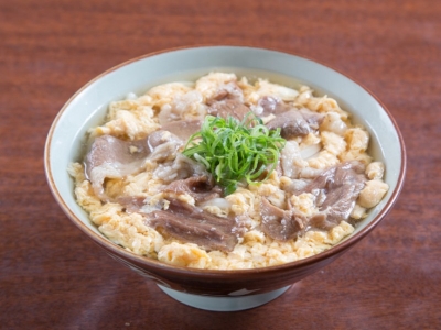 他人とじうどん　小560円　並660円　大760円（すべて税込）