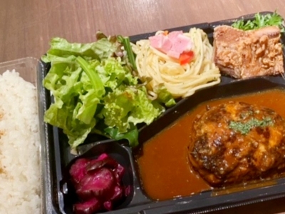 牛肉100％ハンバーグステーキ弁当　950円（税込）