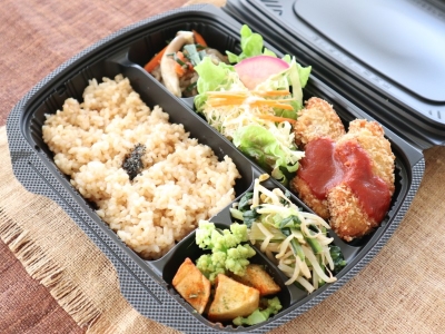 まめでの弁当（車麩フライ）1,080円（税込）（※12時〜15時）