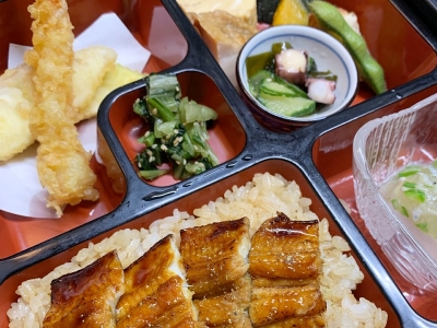 穴子弁当　1,800円（税込）