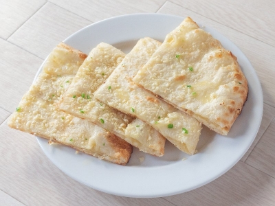 ガーリックチーズナン　550円（税込）