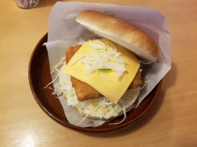 フィッシュフライバーガー　480円（税込）