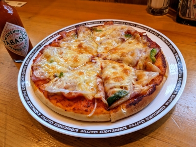 コメダ特製ピザ　530円（税込）
