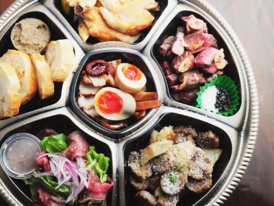 お肉がっつりオードブル（7品.ガーリックライス付き)　5,500円（税込）