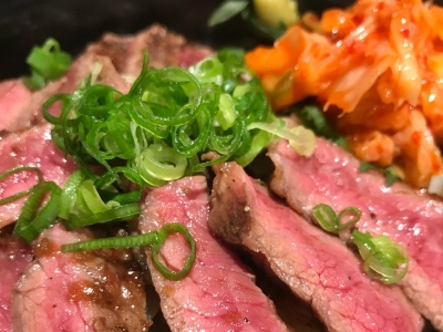 レアステーキ丼　1,000円（税込）