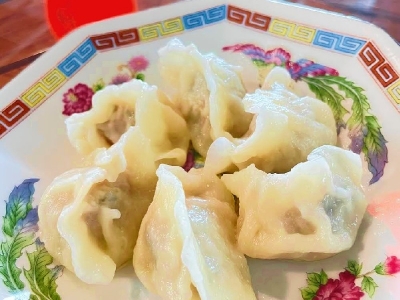 鶴東水餃子 486円  （税込）