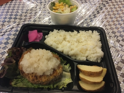 おろしハンバーグ弁当　690円（税込）