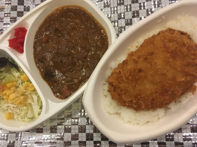 カツ牛すじ辛口カレー　790円（税込）
