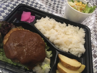 ハンバーグ弁当　650円（税込）&amp;　チーズハンバーグ弁当　690円（税込）