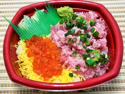 いくらネギトロ丼 並盛　648円（税込）