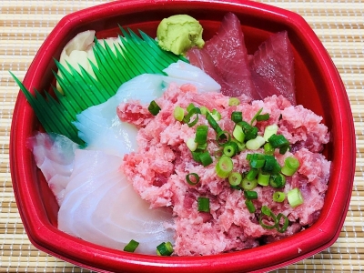 どんまる丼 並盛　648円（税込）