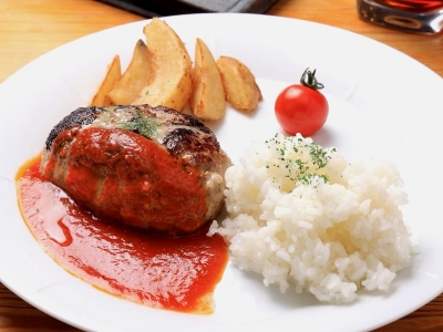 トマトソースのハンバーグcafe弁当　1,110円（税込）