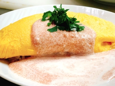 名古屋コーチンの卵を使ったえびの明太クリームソースのオムライス　1,350円（税込）