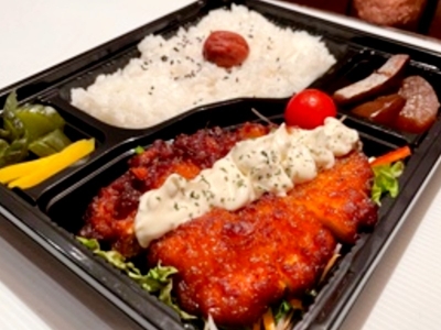 チキン南蛮弁当　800円～（税込）