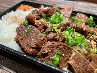 特選切り落とし煮込み弁当　1,300円（税込）※電話予約のみ