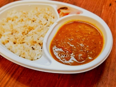 カレー弁当　700円（税込）
