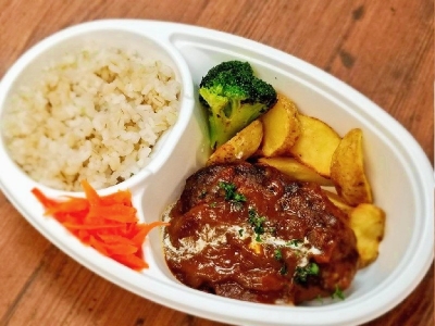 ハンバーグ弁当　800円（税込）