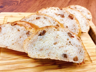クルミと全粒粉のパン　450円（税込）