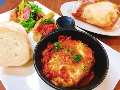 モッツアレラチーズとトマトソースハンバーグ　600円（税込）