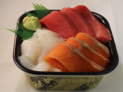 三色丼 並盛　540円（税込）