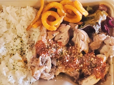 スパイシーチキン弁当　700円（税込）