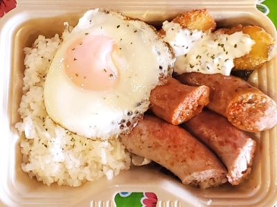 デカソーセージ弁当　700円（税込）