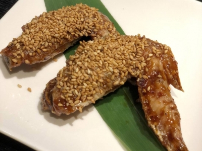 金の手羽先２本　480円（税込）
