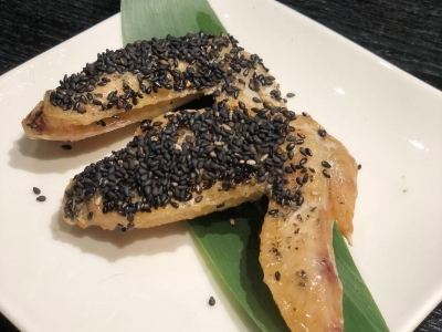 銀の手羽先２本　480円（税込）
