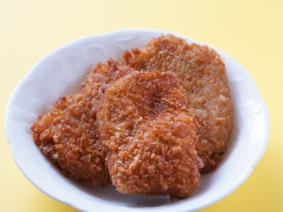 コロッケ（1個）100円（税込）