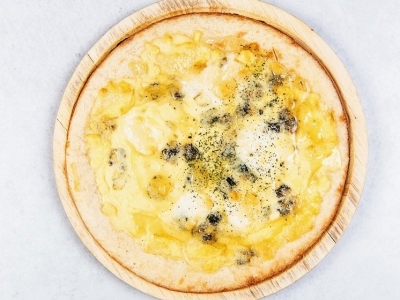 ブルーチーズ白いピザ　950円（税込）