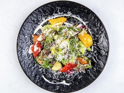 季節野菜のシーザーサラダ　850円（税込）
