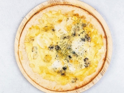 3種のチーズハニーピザ　1,000円（税込）