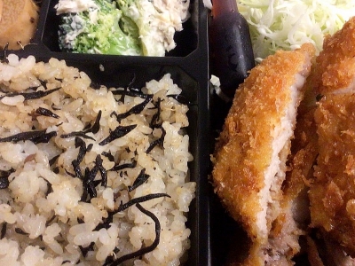 やんばる島豚のロースカツ弁当　2,000円（税込）