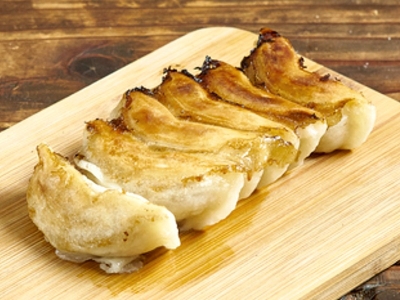定番焼き餃子　528円（税込）