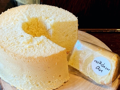 豆乳シフォン 1カット　280円 ／1ホール　1,500円（全て税込）