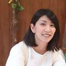田窪 綾