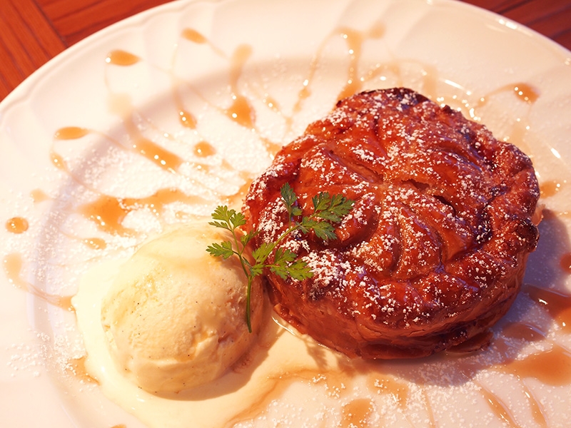 流れる時間はまるで高原に佇むカフェにいるよう。自慢のオーブン料理を召し上がれ