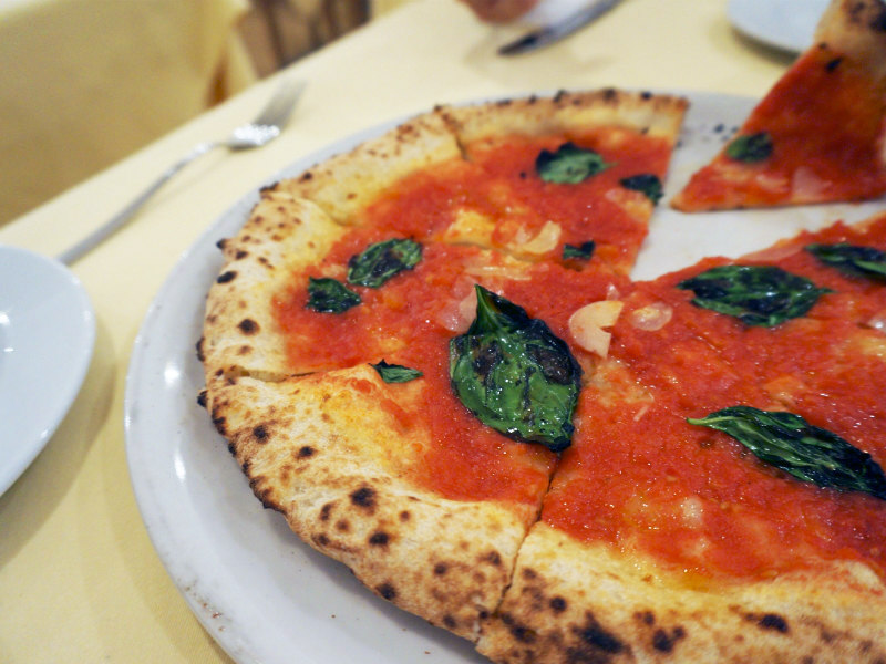 ナポリピッツァの真髄を満喫。イタリアと日本の厳選されたオーガニック食材を使用した体に優しい料理を