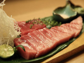 マグロ料理にとことんこだわった居酒屋「お忍びダイニング たくみ」